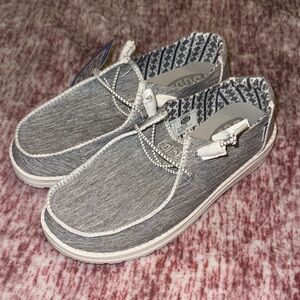 New Women's Size 8 Grey Knit Slip-On Hey Dudes